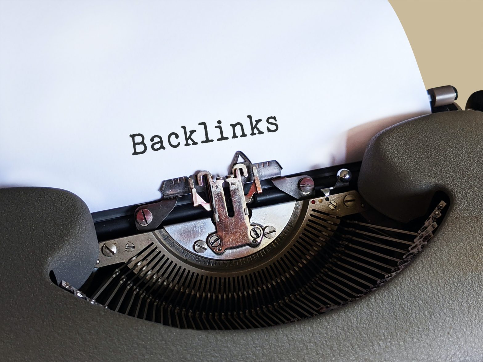 type writter with backlink typed on it